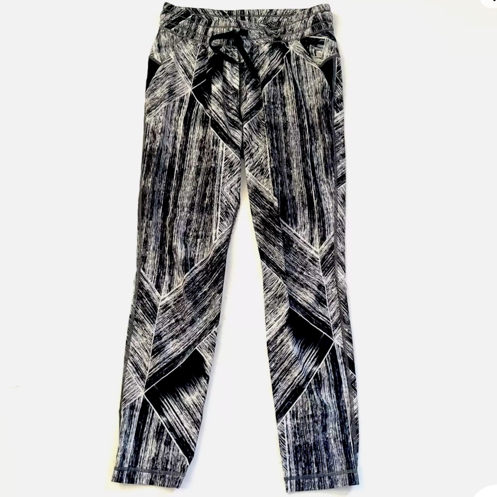 Lululemon Namaskar Pant II Heat Wave Black White Size 8